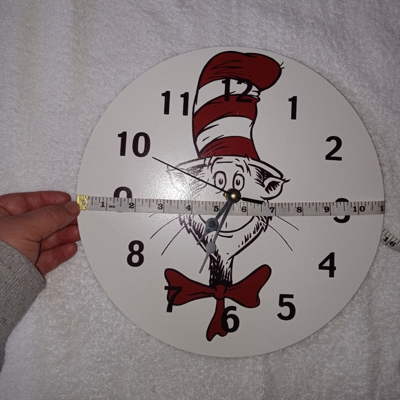 Dr. Suess Cat in the Hat Round Wall Clock Size 11x11 - Picture 4 of 7